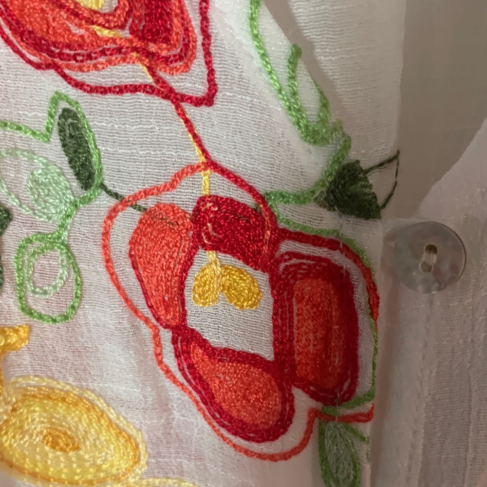 Floral Embroidered White Blouse - Picture 5 of 8